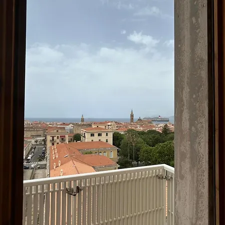 Nura's - Penthouse Antonietta With View アパート *