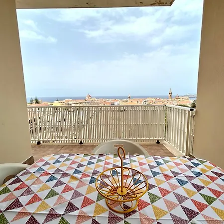 Nura's - Penthouse Antonietta With View アルゲーロ