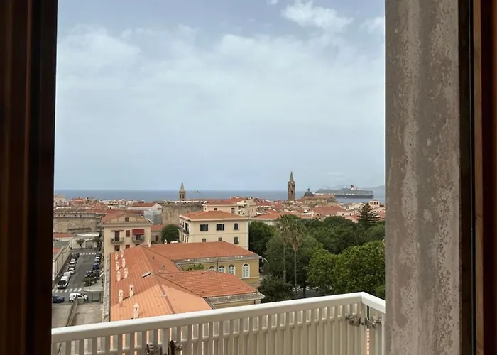 Nura's - Penthouse Antonietta With View Apartman *