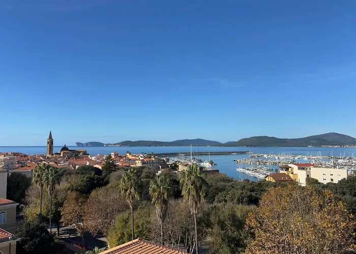 Apartman Nura's - Penthouse Antonietta With View