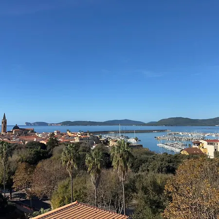 Apartman Nuras - Penthouse Antonietta With View